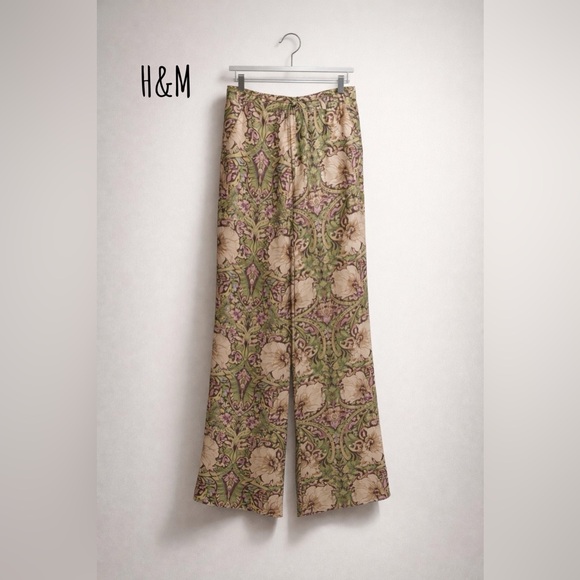 H&M Pants - 🌺BOHO Floral Slacks by H&M🌺
